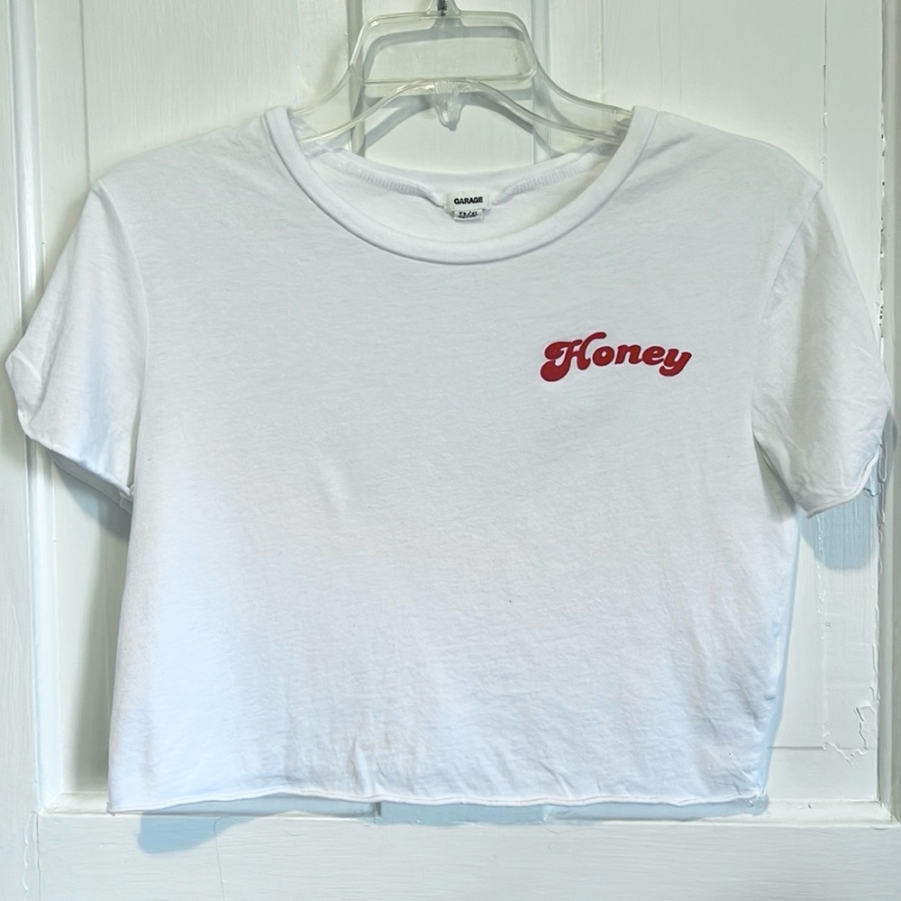 Cropped raw edge “Honey” T